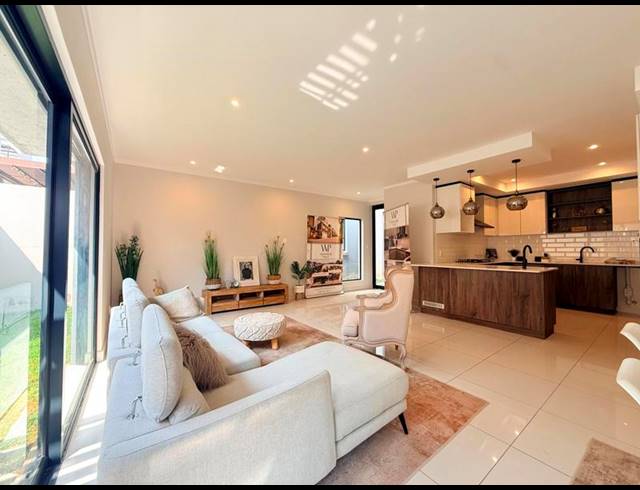 4 BEDROOM DUPLEX FOR SALE IN BRYANSTON